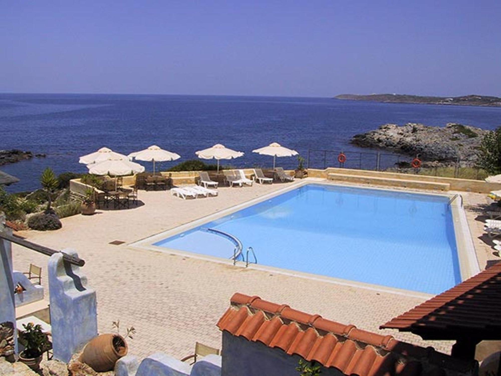 Giorgi'S Blue Apartments Kalathas Exterior photo
