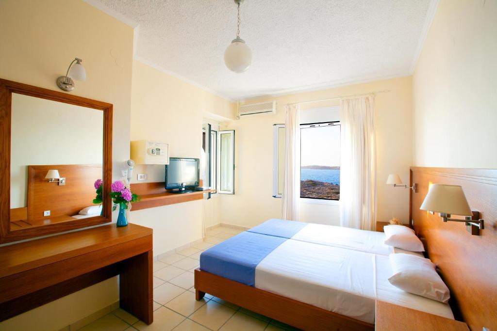 Giorgi'S Blue Apartments Kalathas Room photo